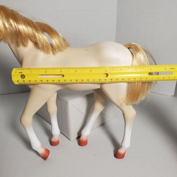 Our Generation Plastic Horse Figurine‎ Toy– Cream/Palomino with Blonde Mane 12" - Picture 11 of 16